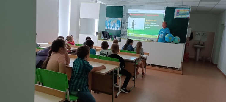 Беседа "Чем опасен клещ".